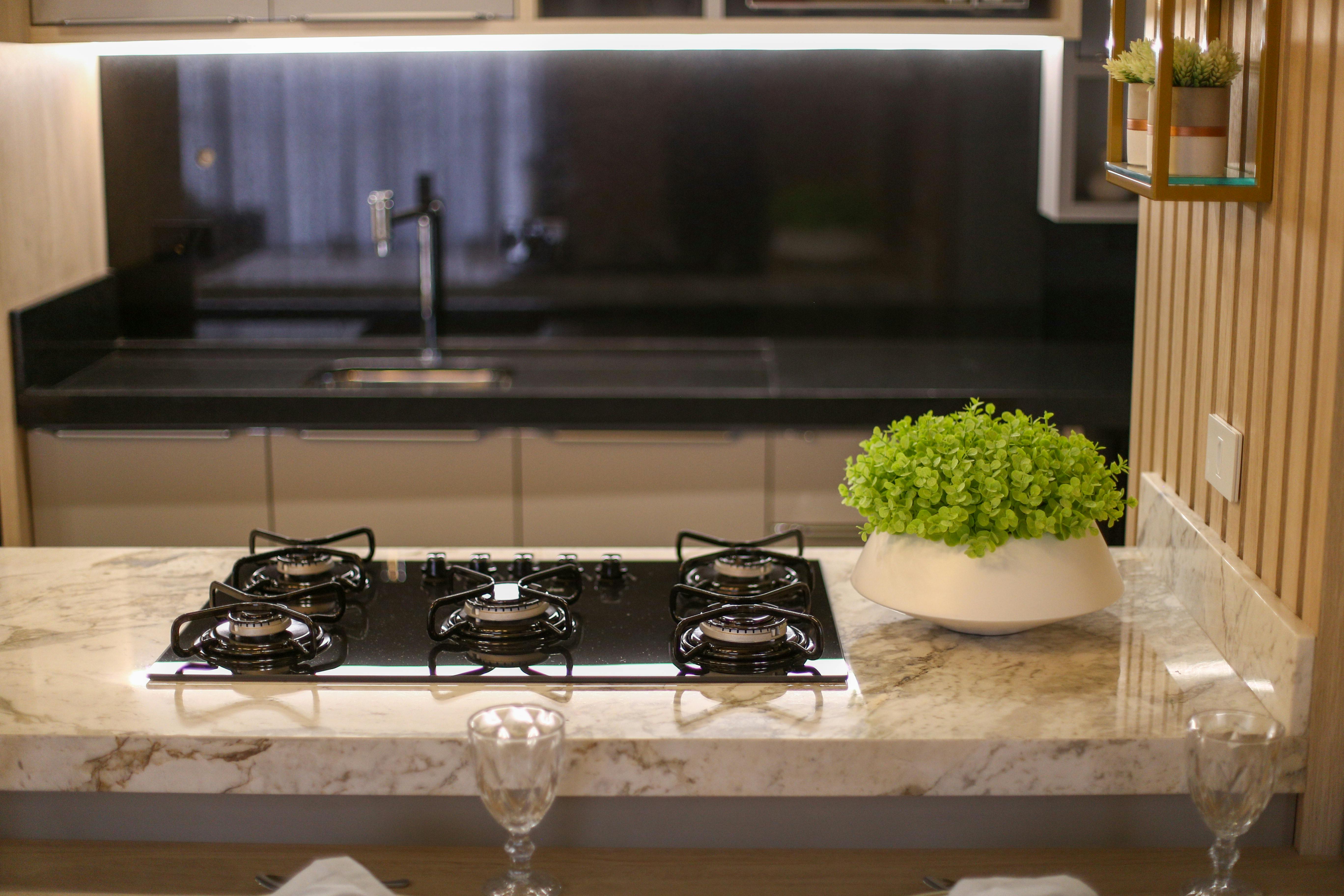 Gas cooktop installation